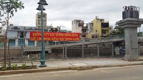 Kênh[-]Tân[-]Hóa-Lò[-]Gốm[-]vừa[-]khánh[-]thành[-]đã[-]đầy[-]rác